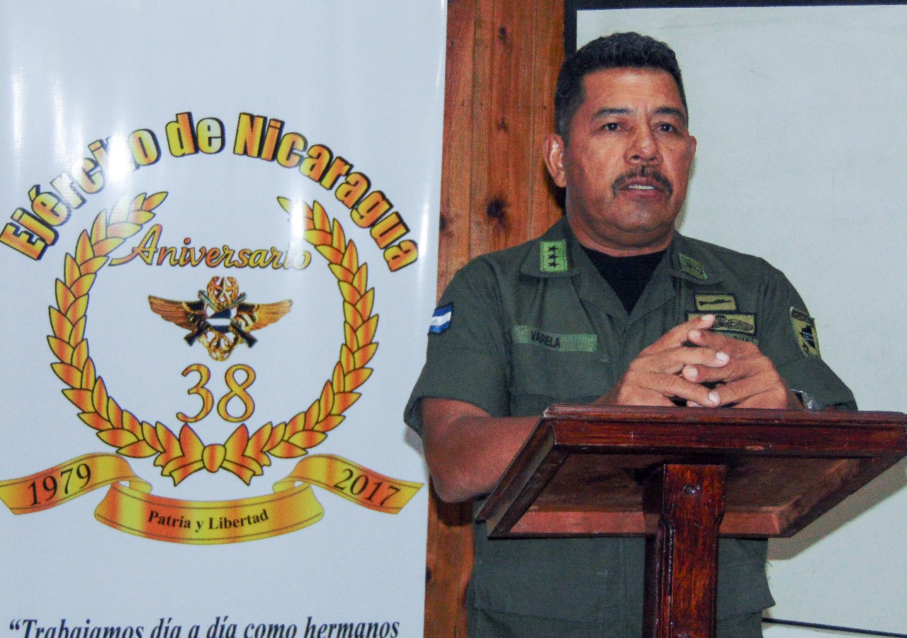 Coronel Rafael Antonio Varela Romero, jefe de esta unidad militar en una conferencia de prensa sostenida en Siuna,