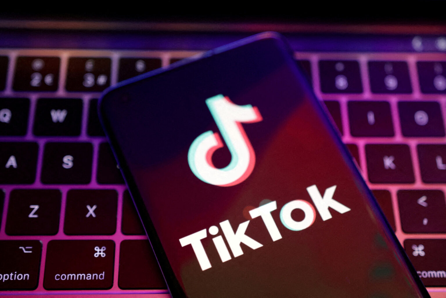 TikTok se detiene y miles de usuarios reaccionan en redes sociales