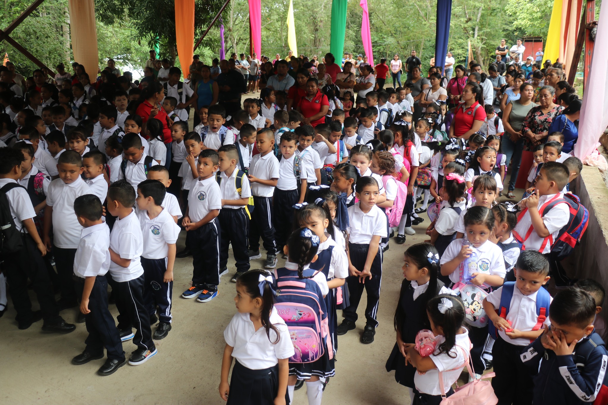 Más de 90 mil estudiantes iniciaron año lectivo en el Triángulo Minero