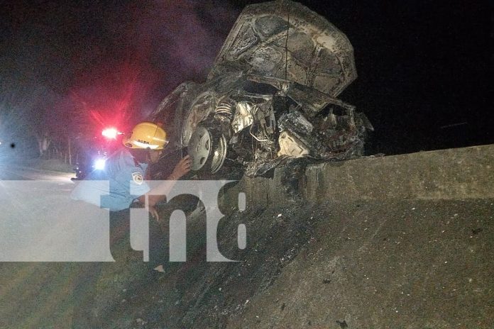 Accidente en carretera deja un carro calcinado y un lesionado en Rivas