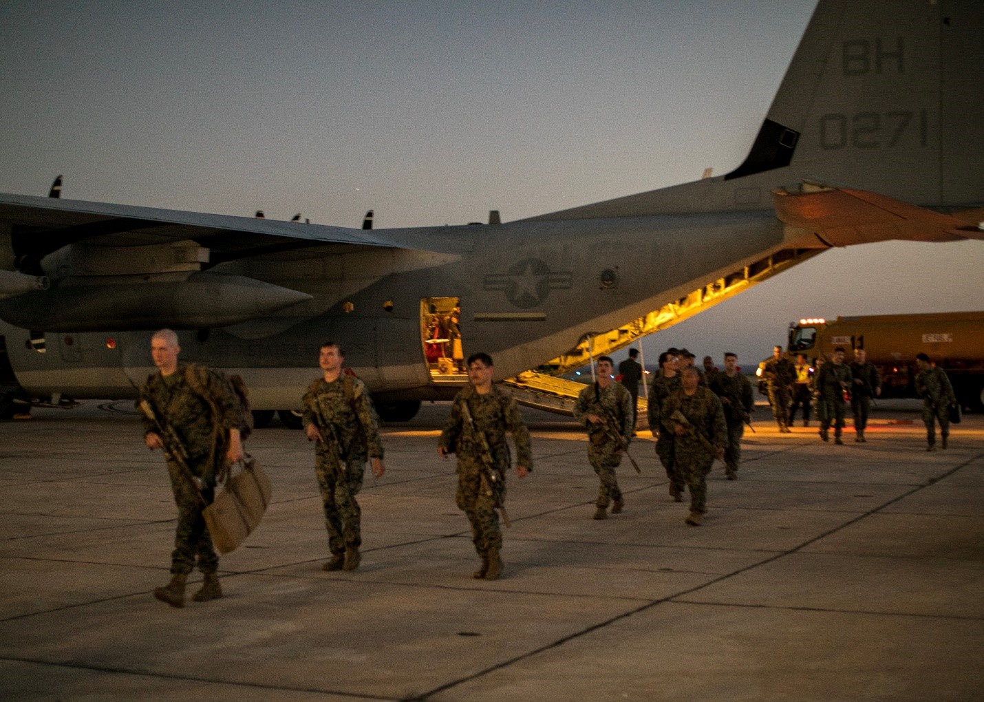 Marines estadounidenses llegan a Guantánamo para «ampliar» un centro de detención de migrantes
