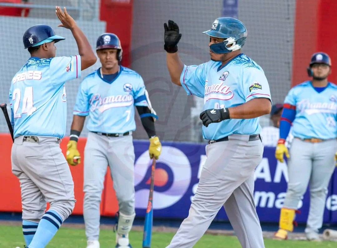 Granada se impone en la serie ante Las Minas en emocionante duelo del Pomares