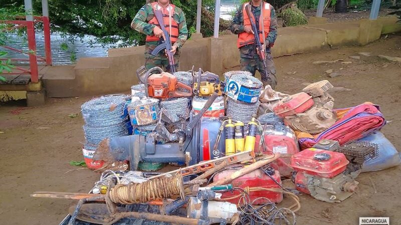 Operativos militares dejan retenidos, arma ocupada y sustancias controladas deshabilitadas en Rio San Juan