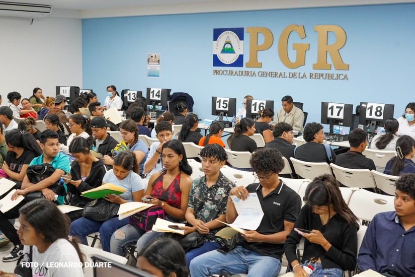 Estudiantes destacan beneficios de las becas “Pueblo Presidente”
