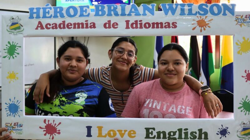 URACCAN inaugura la Academia de Idiomas Héroe de la Paz Brian Wilson en el Caribe Sur