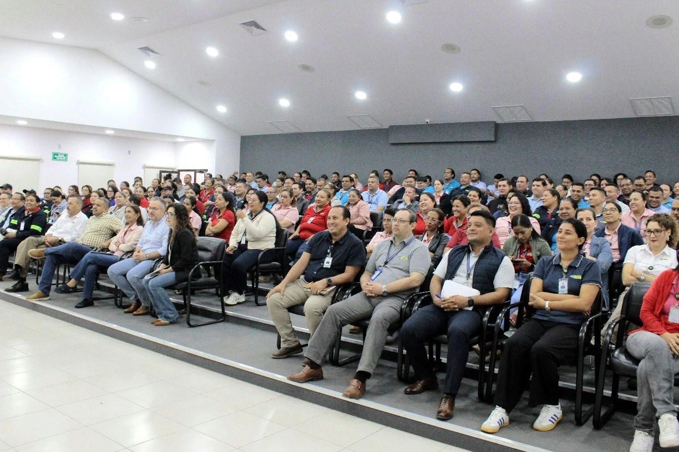 Servidores públicos de ENEL participan en encuentro informativo sobre las Reformas Constitucionales